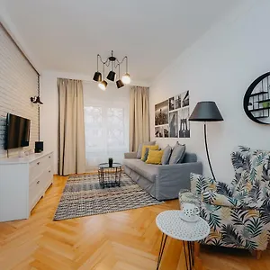 https://shortstaypoland-marszalkowska.warsawhotelspoland.com